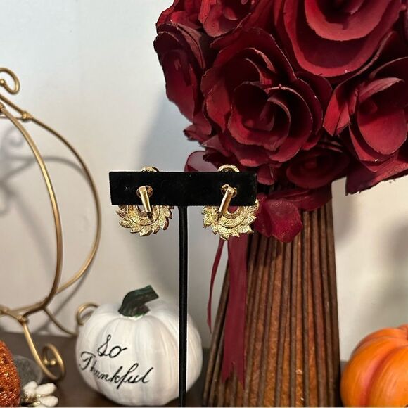 Avon Crystal Gold Leaf Swirl Earrings 1980’s Avon Jewelry Clip-On Earrings - Picture 3 of 5